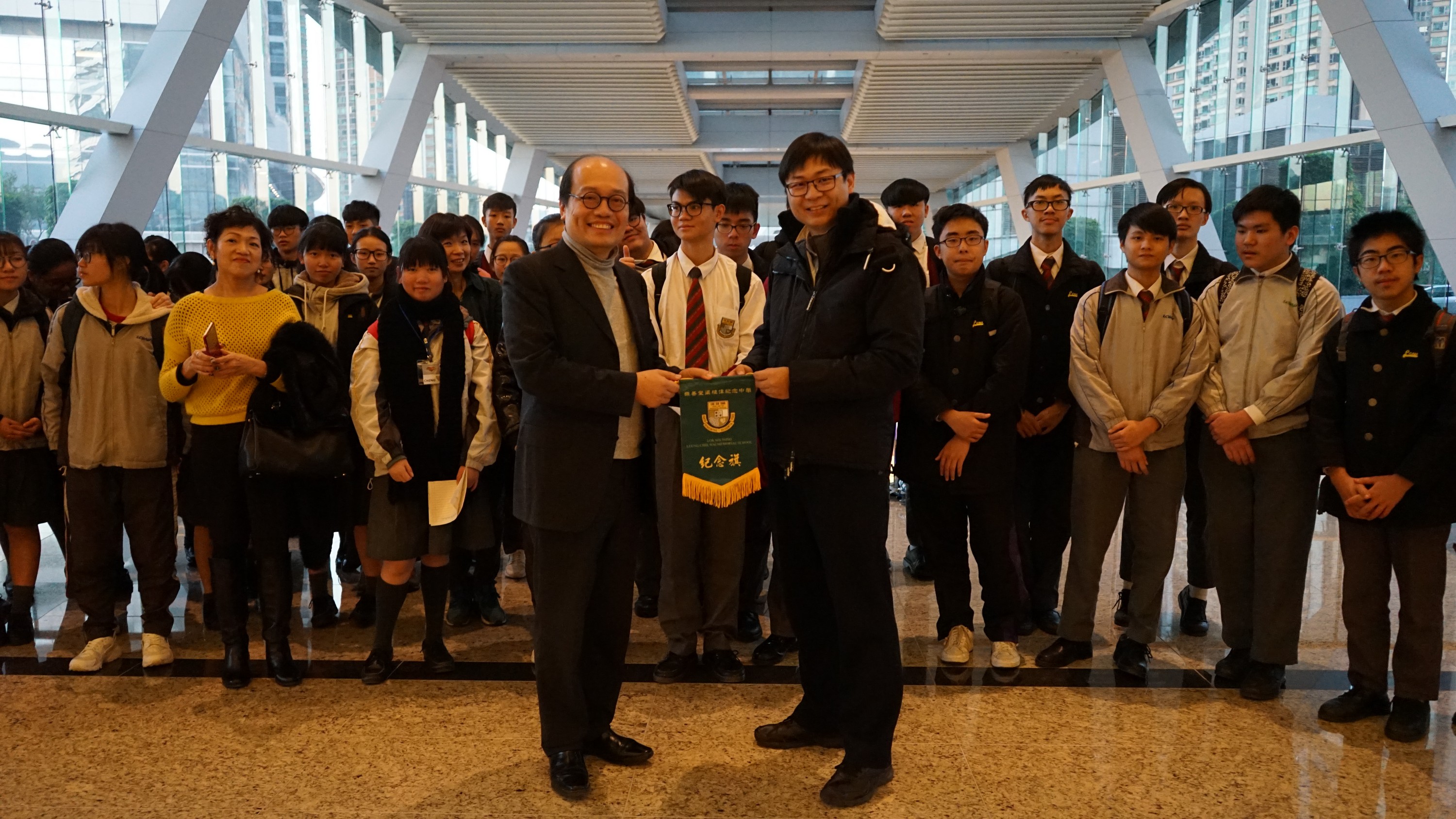 乐善堂梁植伟纪念中学 | 校园动态>商校家长计划>参观